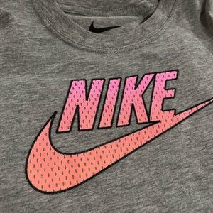 NWT Nike Girl's T-Shirt (sz 6) - New Kids